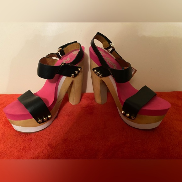 Flogg Platform Sandals (display model) - Picture 3 of 13